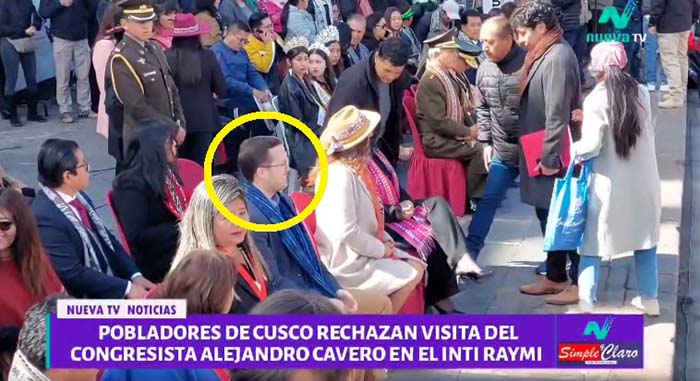 Con pifiaderas y gritos rechazan presencia de congresista Alejandro Cavero en el Inti Raymi